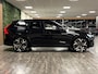Volvo XC60 T6 AWD Recharge Ultra Black Edition | Luchtvering | 360° Camera | Head-Up Display | Harman Kardon | Schuifdak | Adaptieve Cruise Control | Stoelverwarming voor+achter | Stuurwielverwarming | 22 Inch | Full LED Meesturende koplampen | Pilot Assist | BLIS Dode Hoek Detectie | Elektrische voorstoelen geheugen | R-Design Contour stoelen met wit stiksel en bies | Zitting verlenging voorstoelen | Lederen Dashboard | Google Infotainment | Keyless Drive | Parkeersensoren voor+achter | Privacy Glass | Elektrisch bedienbare achterklep | Alarm Klasse III | DAB Radio | Apple Carplay/Android Auto | Draadloos telefoon opladen | Volvo On Call met mobiele App functie | Onyx Black Metallic |