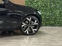 Volvo XC60 T6 AWD Recharge Ultra Black Edition | Luchtvering | 360° Camera | Head-Up Display | Harman Kardon | Schuifdak | Adaptieve Cruise Control | Stoelverwarming voor+achter | Stuurwielverwarming | 22 Inch | Full LED Meesturende koplampen | Pilot Assist | BLIS Dode Hoek Detectie | Elektrische voorstoelen geheugen | R-Design Contour stoelen met wit stiksel en bies | Zitting verlenging voorstoelen | Lederen Dashboard | Google Infotainment | Keyless Drive | Parkeersensoren voor+achter | Privacy Glass | Elektrisch bedienbare achterklep | Alarm Klasse III | DAB Radio | Apple Carplay/Android Auto | Draadloos telefoon opladen | Volvo On Call met mobiele App functie | Onyx Black Metallic |