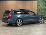 Volvo V60 T8 AWD Recharge Ultra Dark Performance Edit. | 360° Camera | Schuifdak | Head-Up Display | Harman Kardon | Polestar Engineered | 455pk | Adaptieve Cruise Control | Stoelverwarming voor+achter | Stuurwielverwarming | Full LED Meesturende koplampen | Pilot Assist | BLIS Dode Hoek Detectie | Elektrische voorstoelen geheugen | Contour stoelen met wit stiksel en bies | Zitting verlenging voorstoelen | Lederen dashboard | 19 Inch | Google Infotainment | Keyless Drive | Parkeersensoren voor+achter | Privacy Glass | Elektrisch bedienbare achterklep | DAB Radio | Apple Carplay/Android Auto | Volvo On Call met mobiele App functie | Denim Blue Metallic |