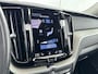 Volvo XC60 T8 Recharge Inscription | 19" | Harman Kardon | Elektr. verst. Stoelen | Trekhaak | Panoramadak | Parkeercamera | Getint Glas | Adaptieve Cruise | BLIS