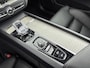 Volvo XC60 T8 Recharge Inscription | 19" | Harman Kardon | Elektr. verst. Stoelen | Trekhaak | Panoramadak | Parkeercamera | Getint Glas | Adaptieve Cruise | BLIS