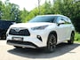 Toyota Highlander 2.5 AWD Hybrid Premium 247 PK | 7 Persoons | Panoramadak | 360 graden camera | JBL audio | Head up Display | Stoelverwarming | Achterbank verwarmd | 2 Sets wielen