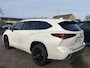 Toyota Highlander 2.5 AWD Hybrid Premium | 7p | Panoramadak | 360 graden camera | Platinum Pearl White | Adaptieve cruisecontrol | JBL audio | Head up Display | Stoelverwarming | Achterbank verwarmd