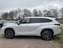 Toyota Highlander 2.5 AWD Hybrid Premium | 7p |  Panoramadak | 360 graden camera | Platinum Pearl White | Adaptieve cruisecontrol | JBL audio | Head up Display | Stoelverwarming | Achterbank verwarmd
