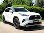Toyota Highlander 2.5 AWD Hybrid Premium 247 PK | 7 Persoons | Panoramadak | 360 graden camera | JBL audio | Head up Display | Stoelverwarming | Achterbank verwarmd | 2 Sets wielen