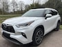 Toyota Highlander 2.5 AWD Hybrid Premium | 7p |  Panoramadak | 360 graden camera | Platinum Pearl White | Adaptieve cruisecontrol | JBL audio | Head up Display | Stoelverwarming | Achterbank verwarmd