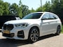 BMW X1 xDrive25e M Sport 220 PK | M-Sport | Trekhaak | 19 inch | Camera | Sportstoelen | Stoelverwarming | Adaptive Led | Elektrische achterklep