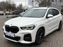 BMW X1 xDrive25e M Sport | 220 PK PHEV | Plug-in Hybride | M pakket | Trekhaak | 19 inch | Camera | Sportstoelen | Stoelverwarming | Adaptive Led | Individual dakhemel | Elektrische achterklep