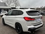 BMW X1 xDrive25e M Sport | 220 PK PHEV | Plug-in Hybride | M pakket | Trekhaak | 19 inch | Camera | Sportstoelen | Stoelverwarming | Adaptive Led | Individual dakhemel | Elektrische achterklep