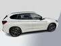 BMW X1 xDrive25e M Sport | 220 PK PHEV | Plug-in Hybride | M pakket | Trekhaak | 19 inch | Camera | Sportstoelen | Stoelverwarming | Adaptive Led | Individual dakhemel | Elektrische achterklep