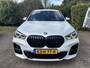 BMW X1 xDrive25e M Sport | 220 PK PHEV | Plug-in Hybride | M pakket | Trekhaak | 19 inch | Camera | Sportstoelen | Stoelverwarming | Adaptive Led | Individual dakhemel | Elektrische achterklep