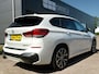 BMW X1 xDrive25e M Sport 220 PK | M-Sport | Trekhaak | 19 inch | Camera | Sportstoelen | Stoelverwarming | Adaptive Led | Elektrische achterklep
