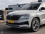 Skoda Karoq 1.5 TSI ACT 150 PK DSG Sportline Panoramadak Camera ACC Matrix LED Virtual Cockpit Sfeerverlichting Stoelverwarming Stuurverwarming Navigatie DAB Apple CarPlay Android Auto 18" incl. BTW