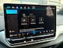 Volkswagen ID.4 Pro Limited Edition Inclusief €2000,- inruilvoordeel | Trekhaak elektrisch uitklapbaar | 'App-Connect' draadloze smartphone integratie | Achterbank in ongelijke delen neerklapbaar incl. middenarmsteun en doorlaadmogelijkheid | Afstandscontrolesysteem (Front Assist), met voetgangers- en fietsersherkenning