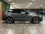 Volvo XC60 T6 AWD Recharge Ultra Dark | Luchtvering | 360° Camera | Head-Up Display | Harman Kardon | Schuifdak | Adaptieve Cruise Control | Stoelverwarming voor+achter | Stuurwielverwarming | 22 Inch | Full LED Meesturende koplampen | Pilot Assist | BLIS Dode Hoek Detectie | Elektrische voorstoelen geheugen | Nordico Microtech Cardamom Quilted/Cardamom bekleding | Zitting verlenging voorstoelen | Lederen Dashboard | Google Infotainment | Keyless Drive | Parkeersensoren voor+achter | Privacy Glass | Elektrisch bedienbare achterklep | Alarm Klasse III | DAB Radio | Apple Carplay/Android Auto | Draadloos telefoon opladen | Volvo On Call met mobiele App functie | Forest Lake Metallic |