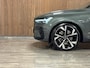 Volvo XC60 T6 AWD Recharge Ultra Dark | Luchtvering | 360° Camera | Head-Up Display | Harman Kardon | Schuifdak | Adaptieve Cruise Control | Stoelverwarming voor+achter | Stuurwielverwarming | 22 Inch | Full LED Meesturende koplampen | Pilot Assist | BLIS Dode Hoek Detectie | Elektrische voorstoelen geheugen | Nordico Microtech Cardamom Quilted/Cardamom bekleding | Zitting verlenging voorstoelen | Lederen Dashboard | Google Infotainment | Keyless Drive | Parkeersensoren voor+achter | Privacy Glass | Elektrisch bedienbare achterklep | Alarm Klasse III | DAB Radio | Apple Carplay/Android Auto | Draadloos telefoon opladen | Volvo On Call met mobiele App functie | Forest Lake Metallic |