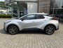 Toyota C-HR / C-HR+ HYBRID 140 DYNAMIC NAVI APPLE/ANDROID BLIND-SPOT PARK-SENSOREN LED 18" LM-VELGEN NL-AUTO
