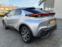 Toyota C-HR / C-HR+ HYBRID 140 DYNAMIC NAVI APPLE/ANDROID BLIND-SPOT PARK-SENSOREN LED 18" LM-VELGEN NL-AUTO
