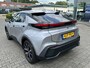 Toyota C-HR / C-HR+ HYBRID 140 DYNAMIC NAVI APPLE/ANDROID BLIND-SPOT PARK-SENSOREN LED 18" LM-VELGEN NL-AUTO