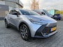 Toyota C-HR / C-HR+ HYBRID 140 DYNAMIC NAVI APPLE/ANDROID BLIND-SPOT PARK-SENSOREN LED 18" LM-VELGEN NL-AUTO