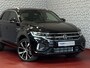 Volkswagen T-Roc ✅ NIEUWE AUTO ✅ 1.5 TSI DSG 2025 R-LINE 150PK AFN.TREKHAAK IQ LIGHT ALCANTARA ELEK.KLEP CARPLAY STOEL/STUUR VERW. 19"LMV VIR.COCKPIT 2025 RLINE R LINE ✅Top Auto's Wijchen , 30 Jaar Specialist in Volkswagen : Alle Type's : R-Line Edition / Style / First Edition / Highline / Life , Zowel PHEV / HEV / MHEV / Benzine ✅