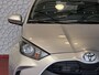 Toyota Yaris 1.5 HYBRID STOEL/STUUR VERW CARPLAY CAMERA LMV ADAP.CRUISE ✅ Top Auto's Wijchen , Al 30 Jaar verkoop van Toyota , Type's Launch / Executive / Dynamic / First Edition / Business / Zowel Phev / Hev / Benzine / met fabrieksgarantie ✅