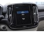 Volvo XC40 T4 211PK Automaat Ultimate Bright / Panoramadak/ Elektrische stoelen met geheugen/ Elektrische achterklep/ Parkeersensoren met 360 Camera/ Stoel en stuurwielverwarming/ Mistlampen/ Luxe bekleding/ /19" Velgen/ Harman kardon audio/ Apple carplay