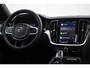 Volvo V60 T6 Plug-in hybrid AWD Plus Dark | Trekhaak | Rondomzicht camera | Verwarmbare voorstoelen + achterbank | Premium audio by Harman Kardon | Verwarmbaar stuurwiel + voorruit