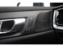 Volvo V60 T6 Plug-in hybrid AWD Plus Dark | Trekhaak | Rondomzicht camera | Verwarmbare voorstoelen + achterbank | Premium audio by Harman Kardon | Verwarmbaar stuurwiel + voorruit