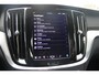 Volvo V60 T6 Plug-in hybrid AWD Plus Dark | Trekhaak | Rondomzicht camera | Verwarmbare voorstoelen + achterbank | Premium audio by Harman Kardon | Verwarmbaar stuurwiel + voorruit