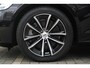 Volvo V60 T6 Plug-in hybrid AWD Plus Dark | Trekhaak | Rondomzicht camera | Verwarmbare voorstoelen + achterbank | Premium audio by Harman Kardon | Verwarmbaar stuurwiel + voorruit