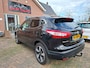 Nissan Qashqai 1.2 N-Connecta. Goed onderhouden en luxe. O.a. navi, pano, cruise, 360 camera, trekhaak. Boekjes aanwezig.