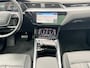 Audi Q8 e-tron 55 408pk quattro Advanced Edition Plus 115 kWh Parkeersensoren voor en achter | Lederen bekleding | Glazen panoramadak
