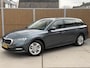 Skoda Octavia Combi 1.0 TSI Business Edition Trekhaak afneembaar | Elektrisch bedienbare achterklep | LED verlichting | Climate & cruise control | Navigatiesysteem | Apple CarPlay/Android Auto | Parkeersensoren voor en achter