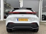Toyota C-HR / C-HR+ 1.8 Hybrid 140 First Edition | Zwart dak | Elek. achterklep | Blindspot | 360 Camera | Adaptive Cruise | 1e eigenaar | Toyota garantie tot 2034!