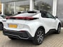 Toyota C-HR / C-HR+ 1.8 Hybrid 140 First Edition | Zwart dak | Elek. achterklep | Blindspot | 360 Camera | Adaptive Cruise | 1e eigenaar | Toyota garantie tot 2034!
