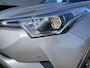 Toyota C-HR / C-HR+ 1.8 Hybrid Bi-Tone Plus Trekhaak, dodehoek detectie, navigatie, stoel- & stuurverwarming, achteruitrij camera, parkeersensoren, lederen bekleding, Volledig dealeronderhouden