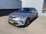 Toyota C-HR / C-HR+ 1.8 Hybrid Bi-Tone Plus Trekhaak, dodehoek detectie, navigatie, stoel- & stuurverwarming, achteruitrij camera, parkeersensoren, lederen bekleding, Volledig dealeronderhouden