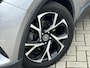 Toyota C-HR / C-HR+ 1.8 Hybrid Bi-Tone | Leder | Stoelverwarming | Zomer + winterbanden | Parkeersensoren voor en achter | Toyota Garantie tot 2028!