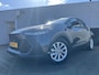 Toyota C-HR / C-HR+ 1.8 Hybrid 140 Active NL-auto, 1e eign. Dodehoek detectie, keyless start, navigatie Apple CarPlay/Android Auto, adaptieve cruise control, achteruitrij camera