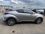 Toyota C-HR / C-HR+ 1.8 Hybrid Executive Nieuw geleverd en dealeronderhouden, 1e eign. Stoel- & Stuurwielverwarming, achteruitrij camera, adaptieve cruise control, dodehoek detectie, keyless, Navigatie