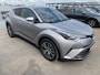 Toyota C-HR / C-HR+ 1.8 Hybrid Executive Nieuw geleverd en dealeronderhouden, 1e eign. Stoel- & Stuurwielverwarming, achteruitrij camera, adaptieve cruise control, dodehoek detectie, keyless, Navigatie