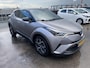Toyota C-HR / C-HR+ 1.8 Hybrid Bi-Tone Plus Stoel- & stuurverarming, navigatie, dodehoek detectie, JBL Premium audio, Volledig dealeronderhouden, achteruitrij camera, adaptieve cruise control