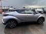 Toyota C-HR / C-HR+ 1.8 Hybrid Bi-Tone Plus Stoel- & stuurverarming, navigatie, dodehoek detectie, JBL Premium audio, Volledig dealeronderhouden, achteruitrij camera, adaptieve cruise control