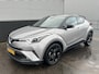 Toyota C-HR / C-HR+ 1.8 Hybrid First Edition Automaat Zeer mooie in Nederland geleverde C-HR incl: Trekhaak, LM velgen, JBL, Cruise Control, Climate control, Dodehoek detectie, Full Map Navigatie
