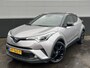 Toyota C-HR / C-HR+ 1.8 Hybrid First Edition Automaat Zeer mooie in Nederland geleverde C-HR incl: Trekhaak, LM velgen, JBL, Cruise Control, Climate control, Dodehoek detectie, Full Map Navigatie