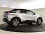 Toyota C-HR / C-HR+ 2.0 PHEV 220 First Edition | Trekhaak | 4 Season | BSM | 360 cam
