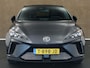 MG MG4 Electric Luxury 64 kWh SOH 96.1%!! - ORIGINEEL NEDERLANDSE AUTO - DODEHOEKDETECTIE - 3 FASE LADEN - STUURVERWARMING - ACHTERUITRIJCAMERA - CRUISE CONTROL ADAPTIEF - CLIMATE CONTROL - FULL-MAP NAVIGATIESYSTEEM - STUUR/VOORSTOELEN VERWARMD