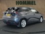 MG MG4 Electric Luxury 64 kWh SOH 96.1%!! - ORIGINEEL NEDERLANDSE AUTO - DODEHOEKDETECTIE - 3 FASE LADEN - STUURVERWARMING - ACHTERUITRIJCAMERA - CRUISE CONTROL ADAPTIEF - CLIMATE CONTROL - FULL-MAP NAVIGATIESYSTEEM - STUUR/VOORSTOELEN VERWARMD