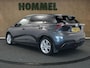 MG MG4 Electric Luxury 64 kWh SOH 96.1%!! - ORIGINEEL NEDERLANDSE AUTO - DODEHOEKDETECTIE - 3 FASE LADEN - STUURVERWARMING - ACHTERUITRIJCAMERA - CRUISE CONTROL ADAPTIEF - CLIMATE CONTROL - FULL-MAP NAVIGATIESYSTEEM - STUUR/VOORSTOELEN VERWARMD